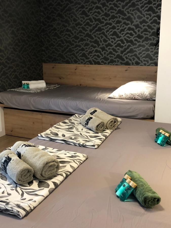Omis - Private Ensuite Room With Balcony - Hotel Style Exteriör bild