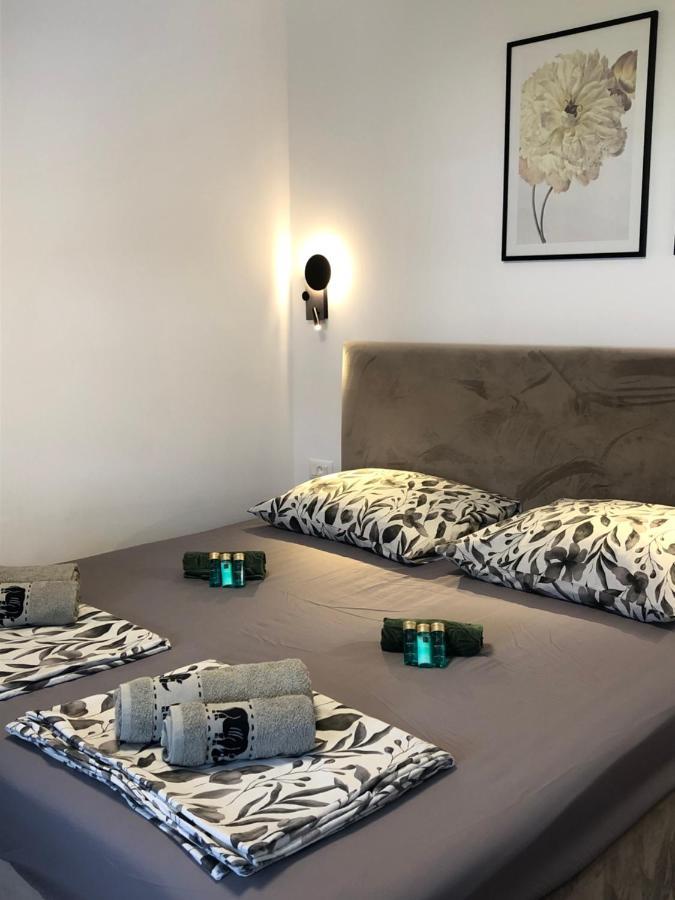 Omis - Private Ensuite Room With Balcony - Hotel Style Exteriör bild