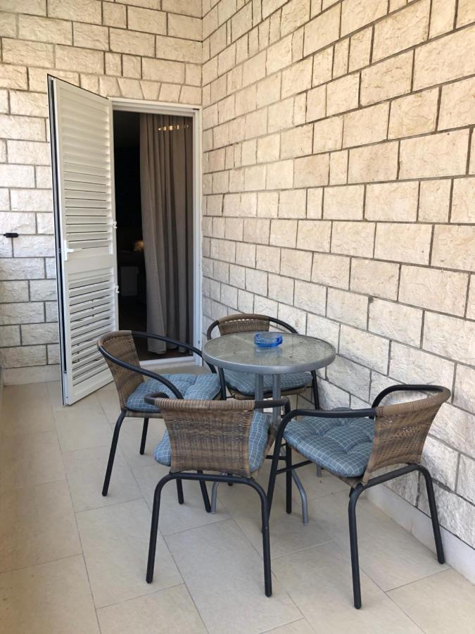 Omis - Private Ensuite Room With Balcony - Hotel Style Exteriör bild