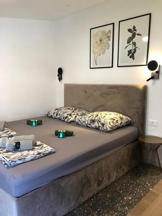 Omis - Private Ensuite Room With Balcony - Hotel Style Exteriör bild