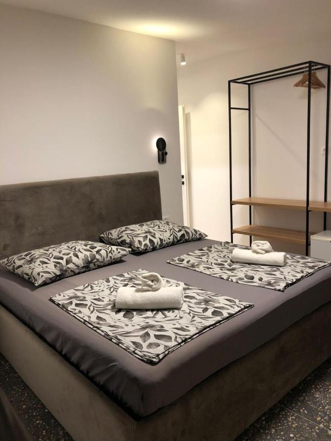 Omis - Private Ensuite Room With Balcony - Hotel Style Exteriör bild